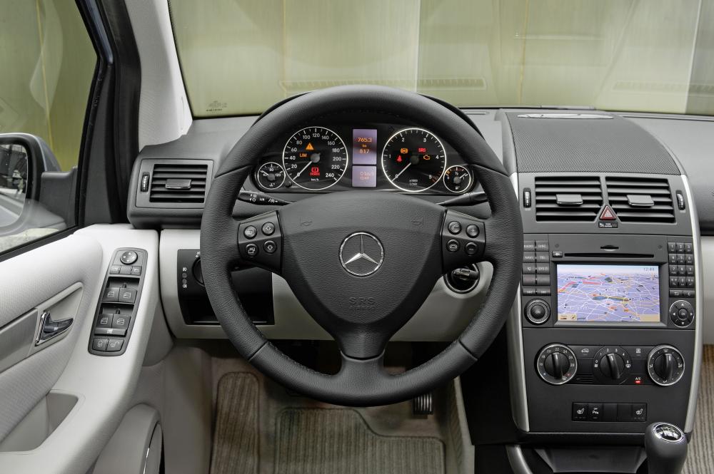 Mercedes-Benz A-Класс W169 [рестайлинг] (2008-2012) Хетчбэк 5-дв. интерьер 