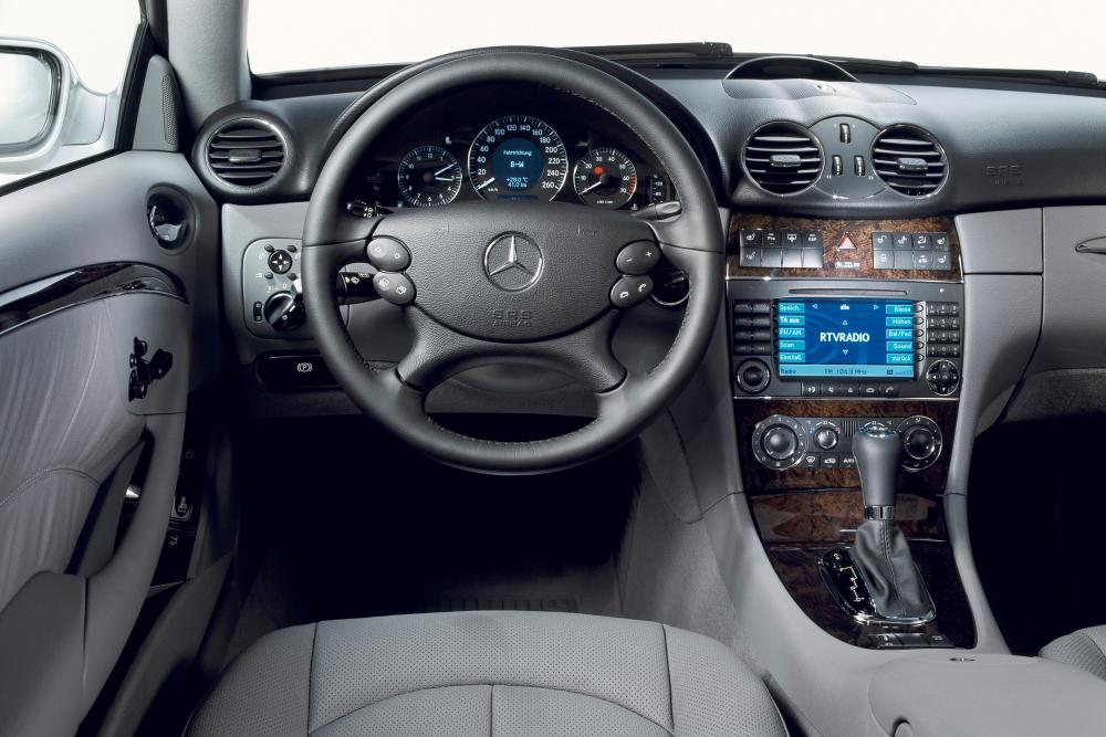 Mercedes-Benz CLK-Класс C209 рестайлинг купе торпедо