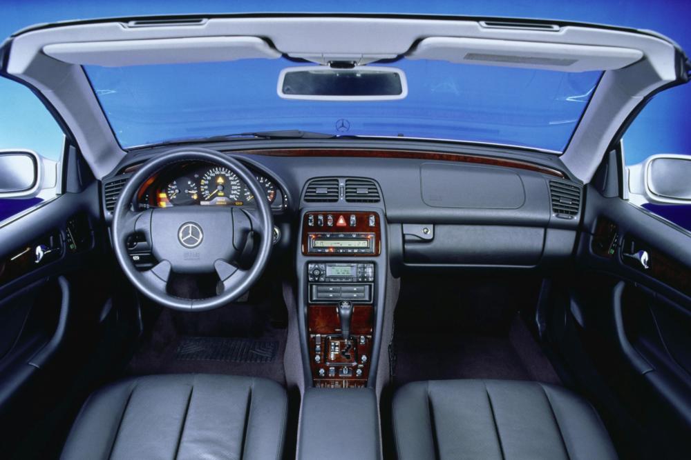 Mercedes-Benz CLK-Класс A208 (1998-2002) Кабриолет 2-дв. интерьер