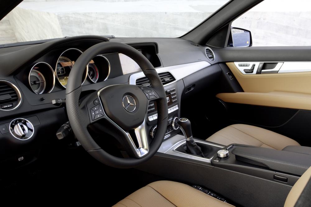 Mercedes-Benz C-Класс W204 [рестайлинг] (2011-2018) Седан 4-дв. интерьер 