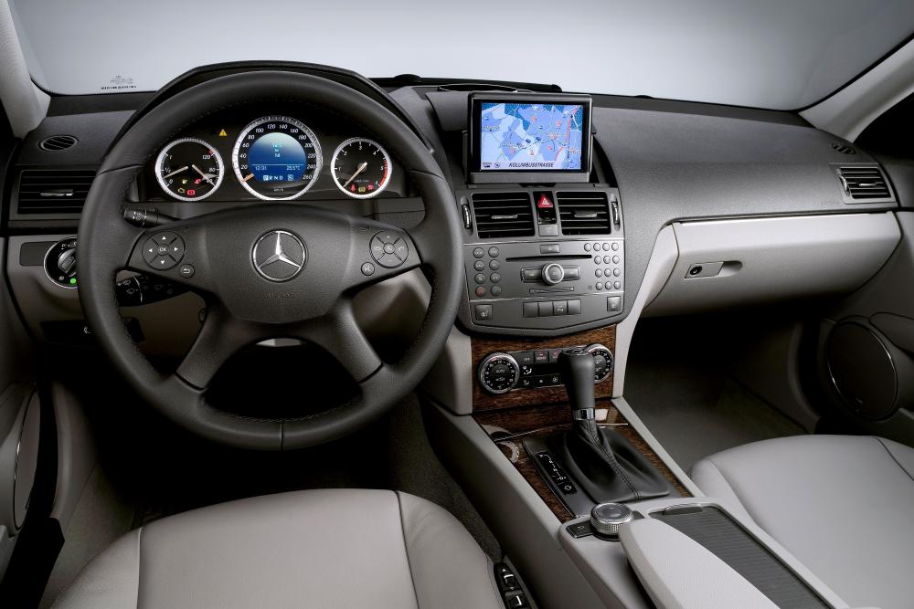 Mercedes-Benz C-Класс S204 универсал интерьер, передняя панель