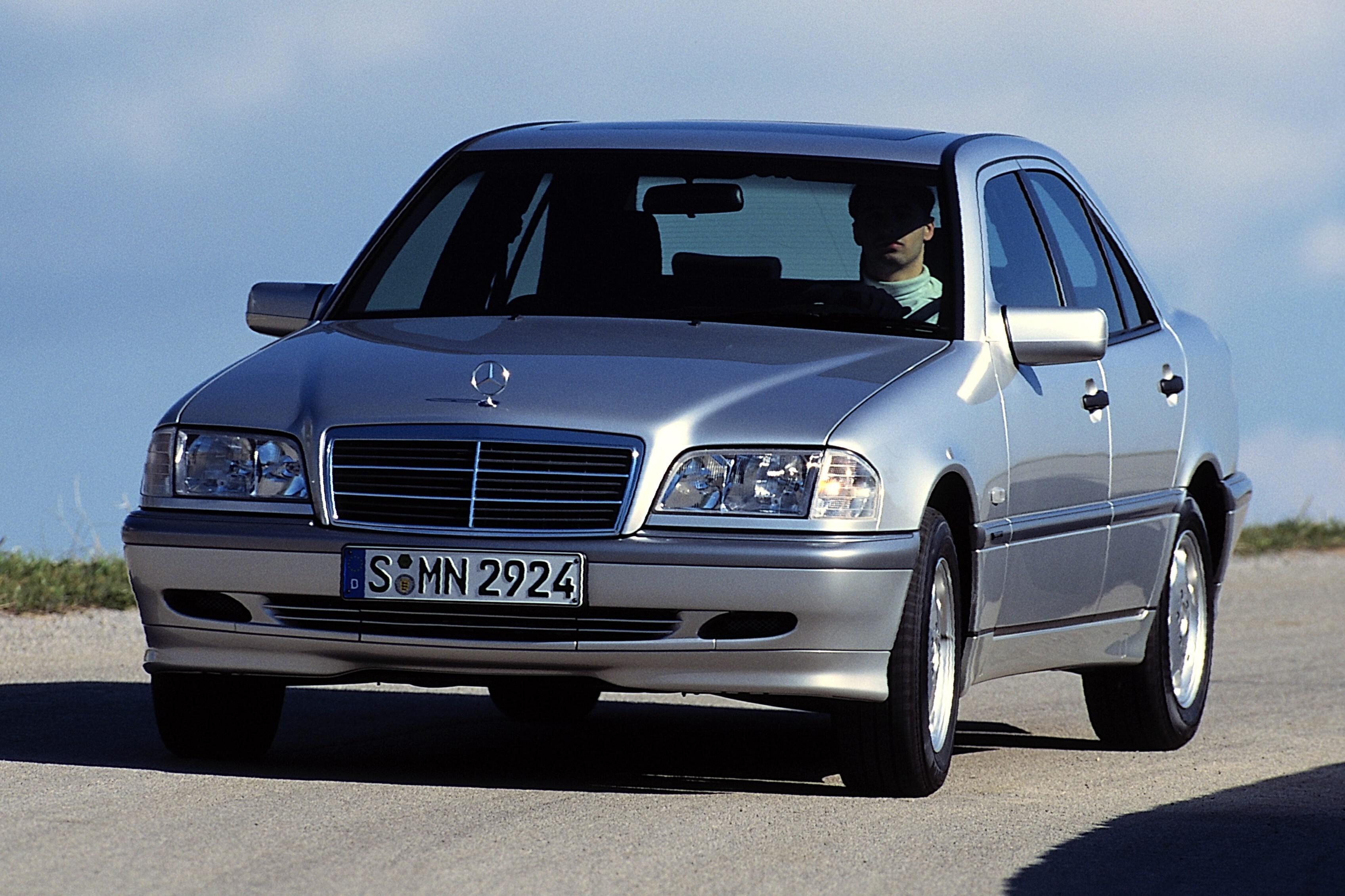 Мерседес бенц 2000 года. Mercedes-Benz w202. Mercedes Benz c180 w202. Mercedes Benz c class w202. Mercedes Benz c class w202 1999.