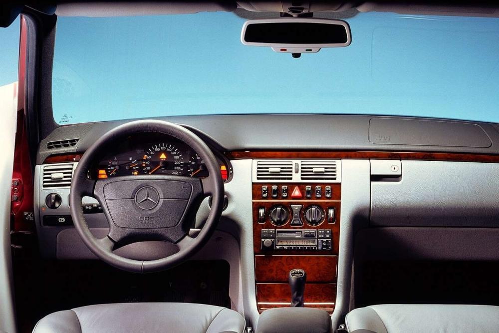 Mercedes-Benz E-Класс S210 (1995-1999) Универсал 5-дв. интерьер