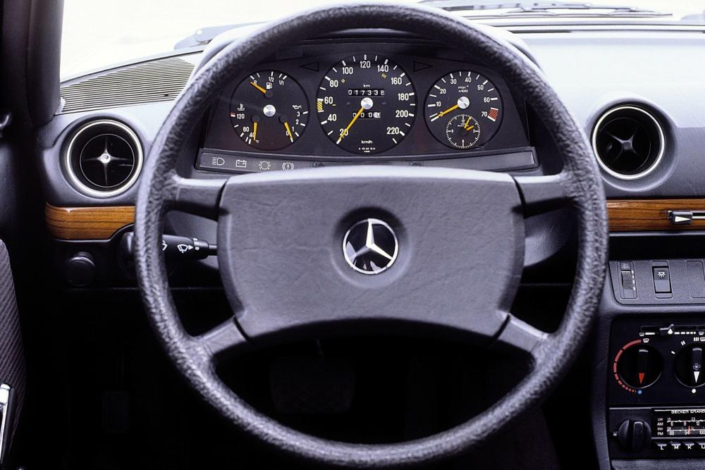 Mercedes-Benz E-Класс W123 (1977-1986) Купе 2-дв. интерьер 