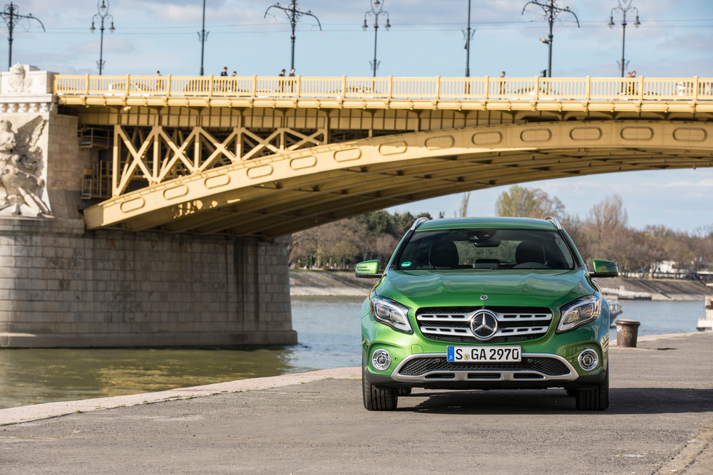 Mercedes-Benz GLA-Класс X156 [рестайлинг] (2017-2020) кроссовер 