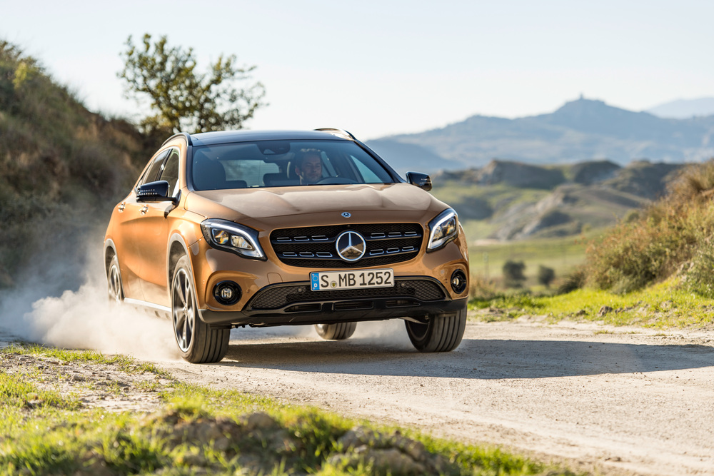 Mercedes-Benz GLA-Класс X156 [рестайлинг] (2017-2020) кроссовер 