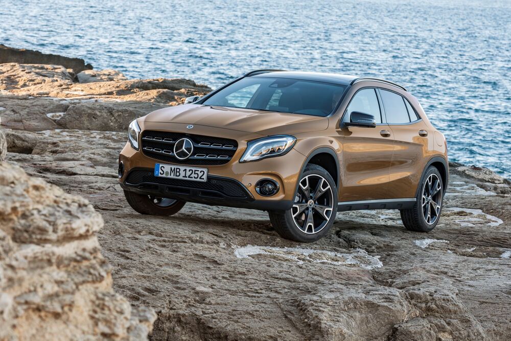 Mercedes-Benz GLA-Класс X156 [рестайлинг] (2017-2020) кроссовер 