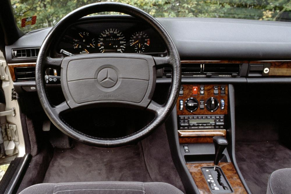 Mercedes-Benz S-Класс C126 (1981-1985) Купе интерьер 