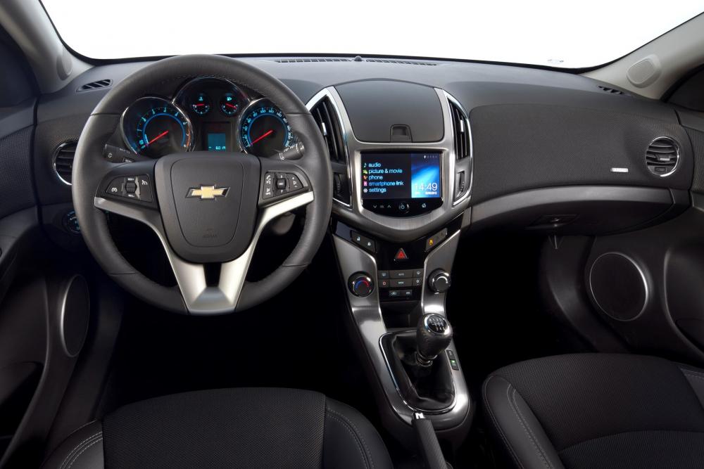 Chevrolet Cruze 2 поколение J300 [рестайлинг] (2012-2015) Универсал 5-дв. интерьер