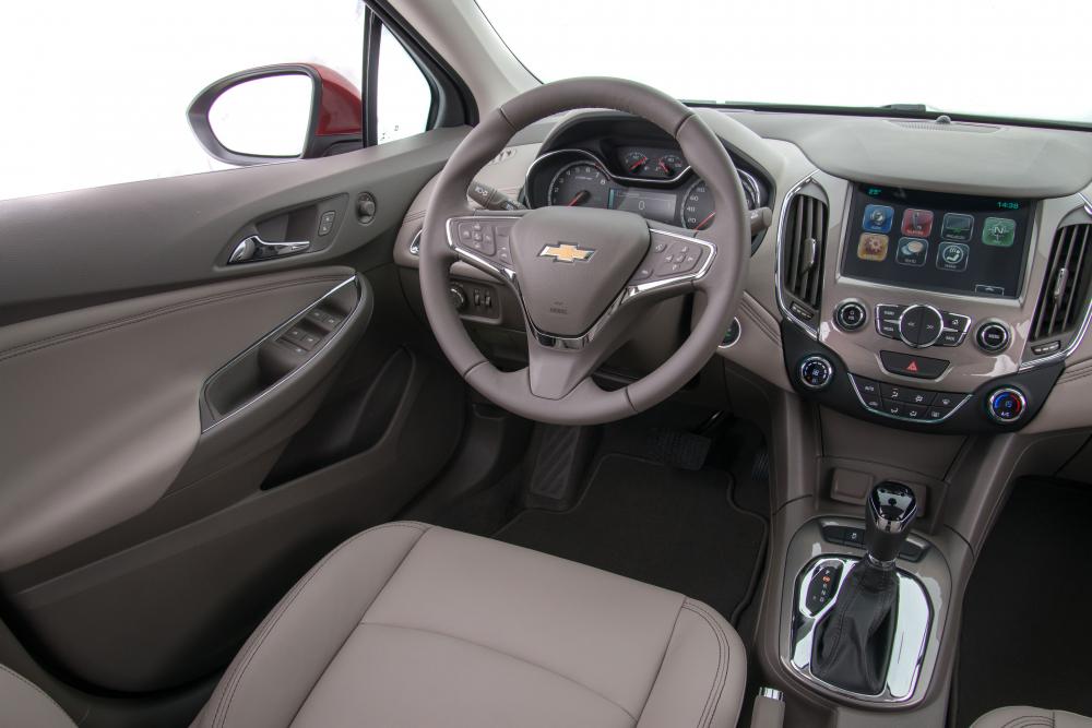 Chevrolet Cruze 3 поколение (2015-2018) Хетчбэк интерьер