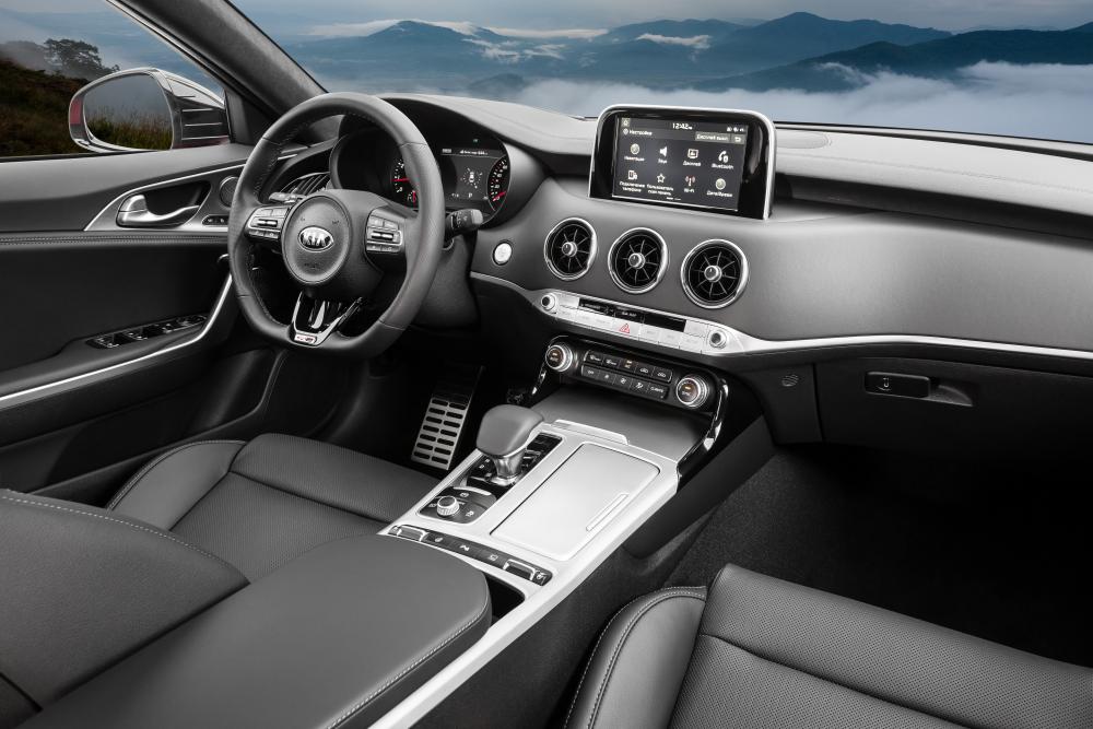 Kia Stinger 1 поколение (2017) GT лифтбэк интерьер 