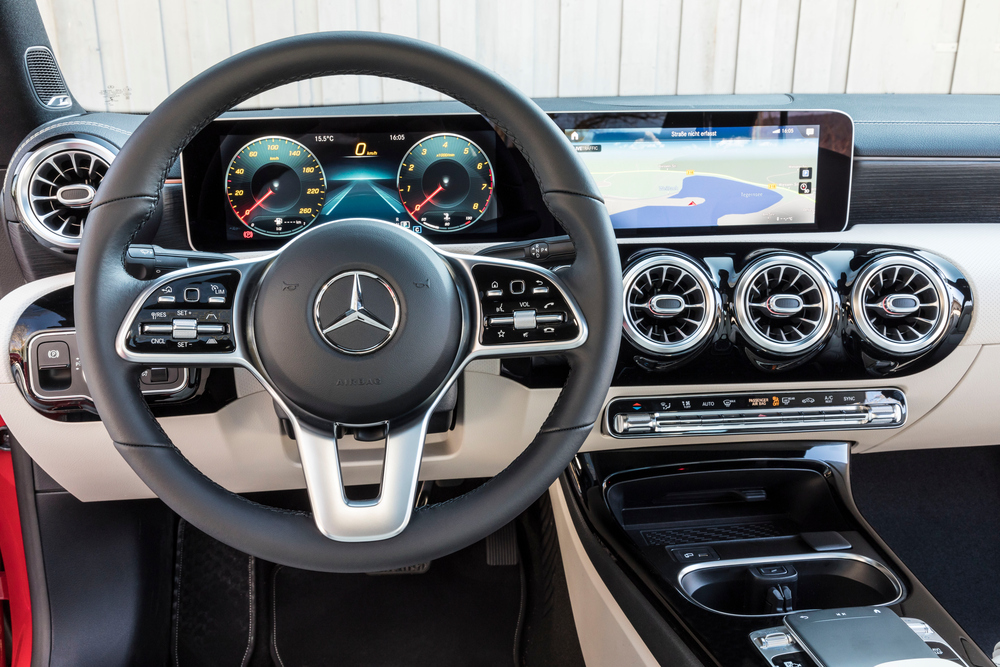 Mercedes-Benz CLA-Класс С118 (2019) купе интерьер 