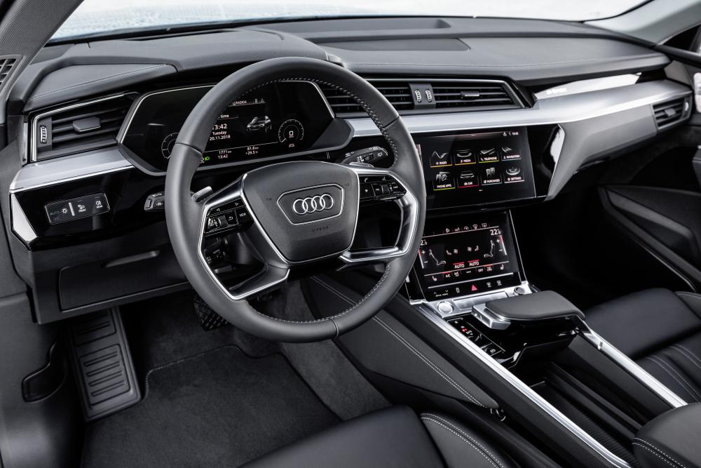 Audi e-tron 1 поколение (2018) Кроссовер интерьер