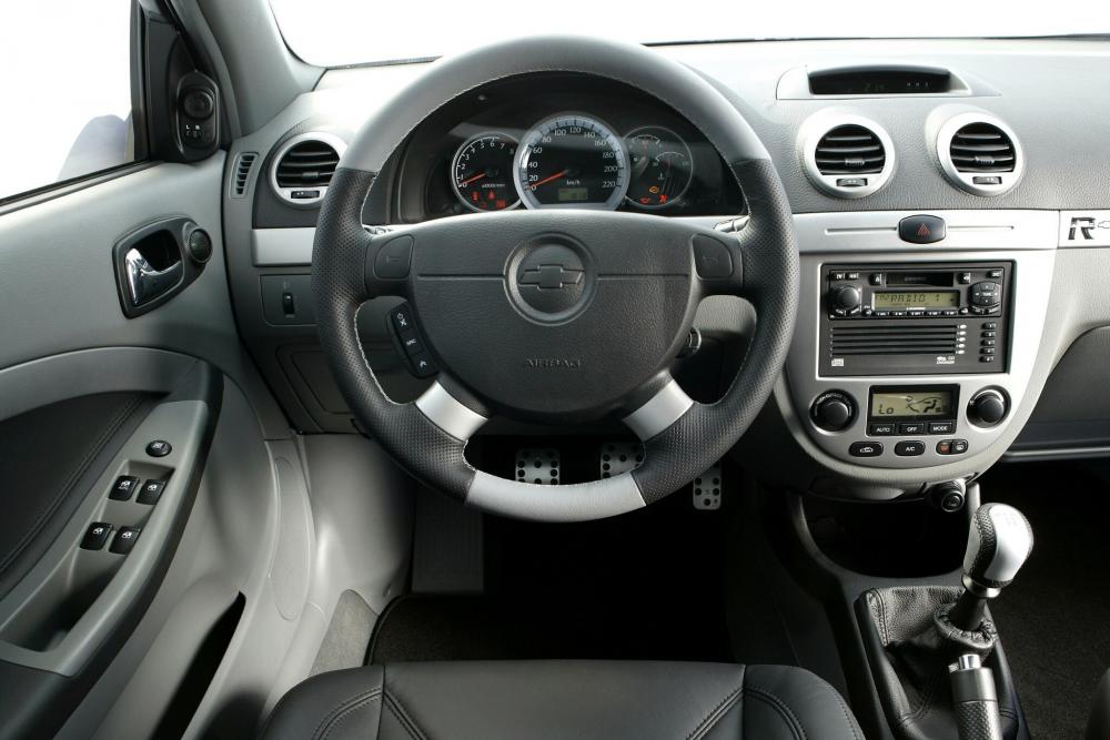 Chevrolet Lacetti 1 поколение (2004-2013) Универсал интерьер 