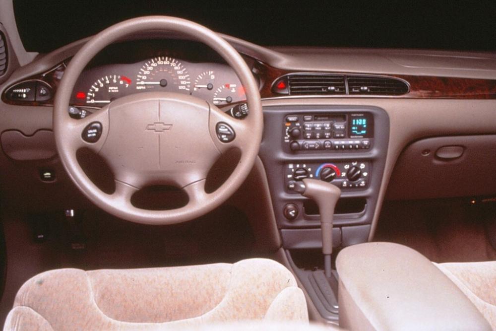 Chevrolet Malibu 2 поколение Седан интерьер