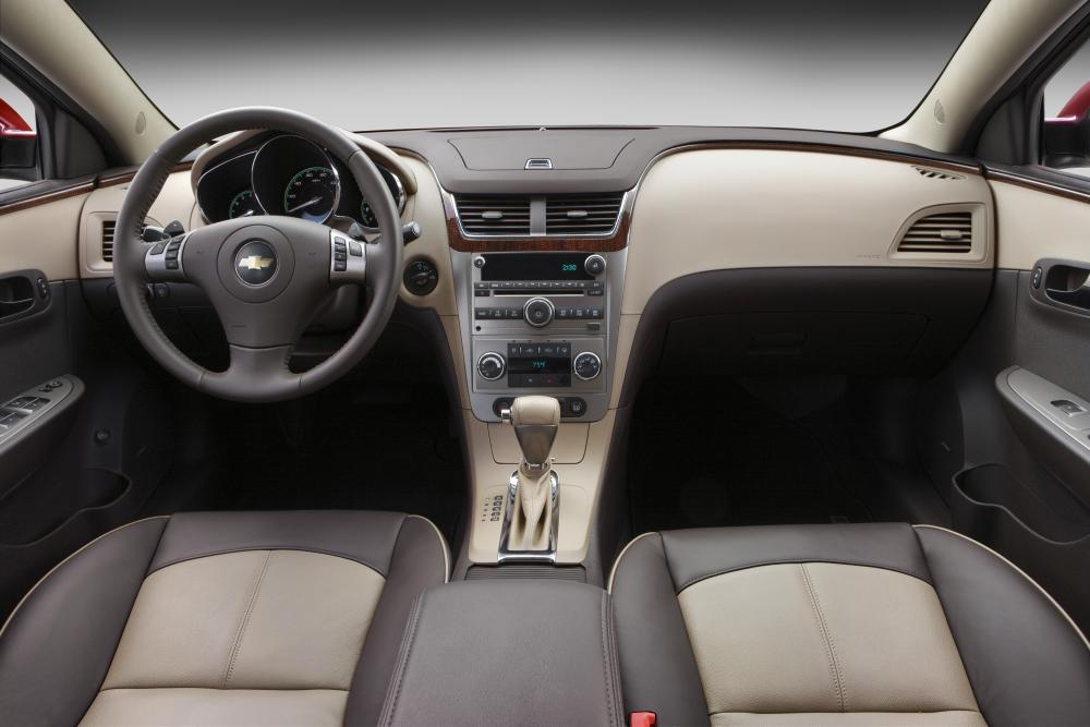 Chevrolet Malibu 4 поколение Седан интерьер