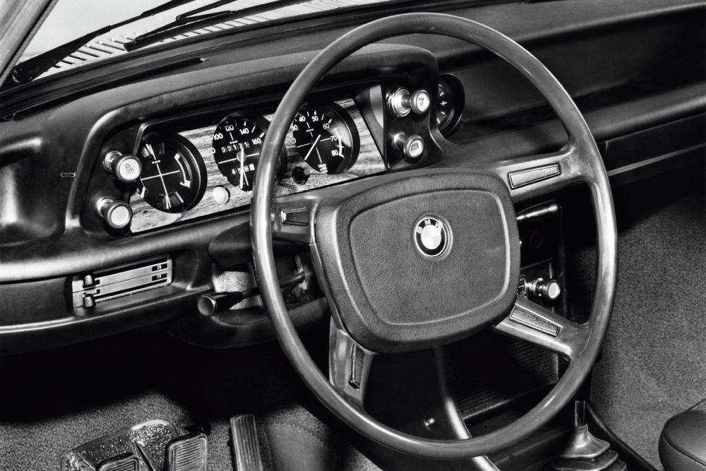 BMW 02 (E10) 1 поколение (1966-1977) Седан 2-дв. интерьер 