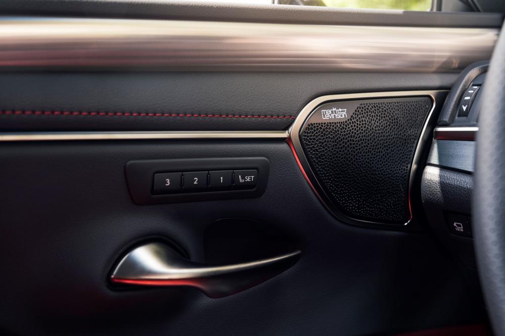 Lexus ES AWD интерьер аудиосистема