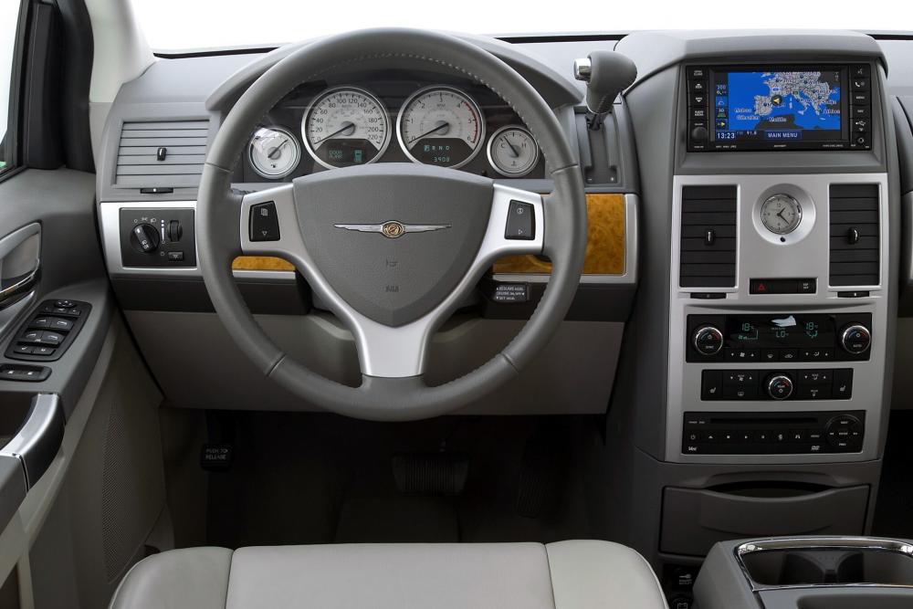 Chrysler Voyager 5 поколение (2007-2010) Минивэн Grand интерьер