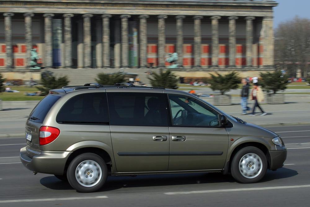 Chrysler Voyager 4 поколение рестайлинг (2004-2007) Минивэн