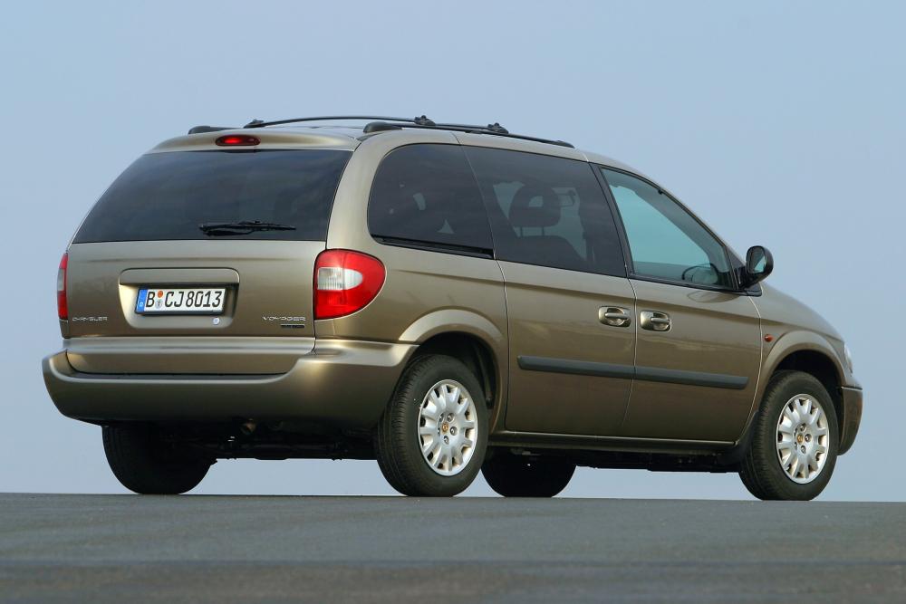 Chrysler Voyager 4 поколение рестайлинг (2004-2007) Минивэн
