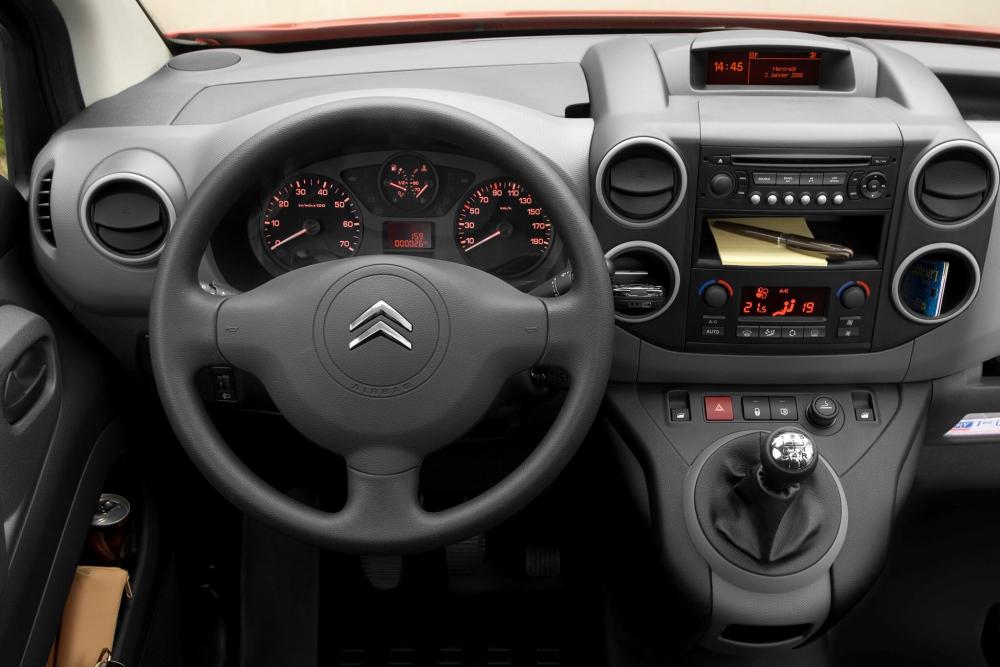 Citroen Berlingo 2 поколение Фургон интерьер