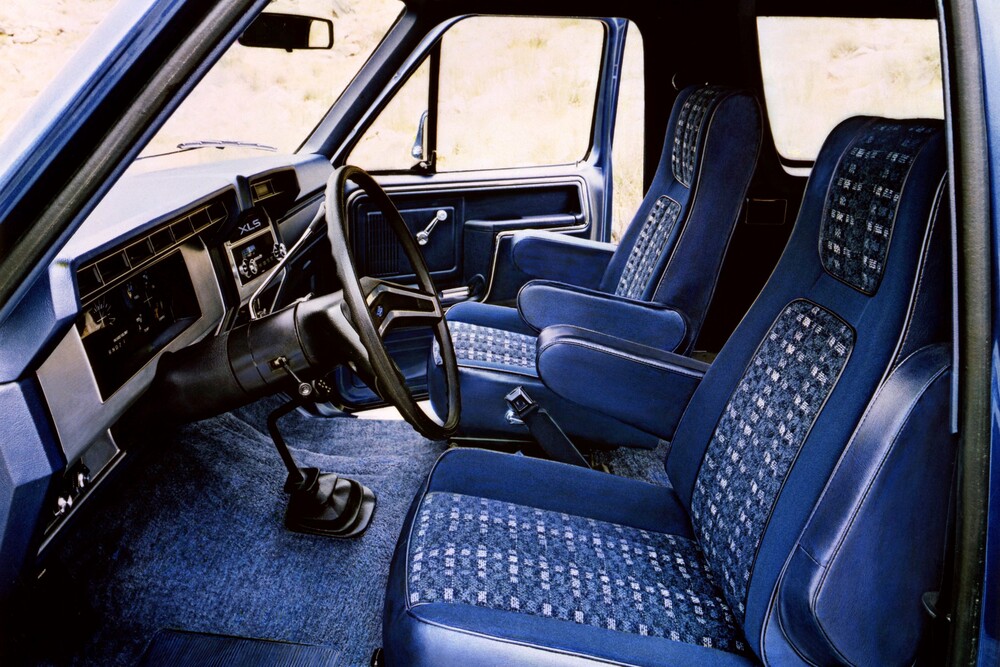 Ford Bronco 3 поколение (1980-1986) Внедорожник 3-дв. интерьер 
